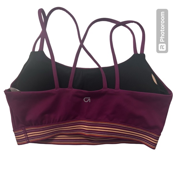 Red Gap Fit sports bra (M) and leggings (S) set - Picture 3 of 4